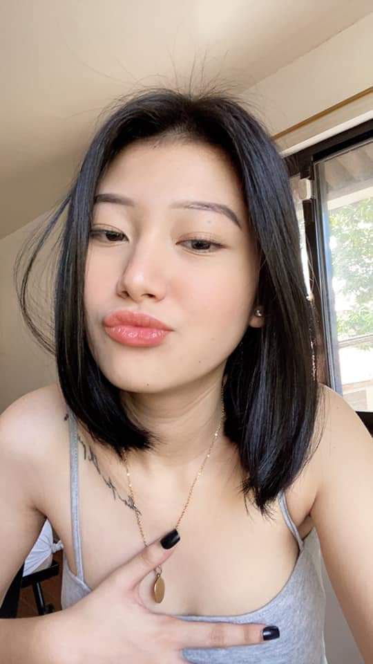 Cô gái ngực lớn gợi cảm! Ăn của quý trong phòng tắm! Mặc quần hở đáy, quan hệ từ phía sau với cái mông to và cặp vú rung chuyển, cận cảnh cô ấy ra vào…