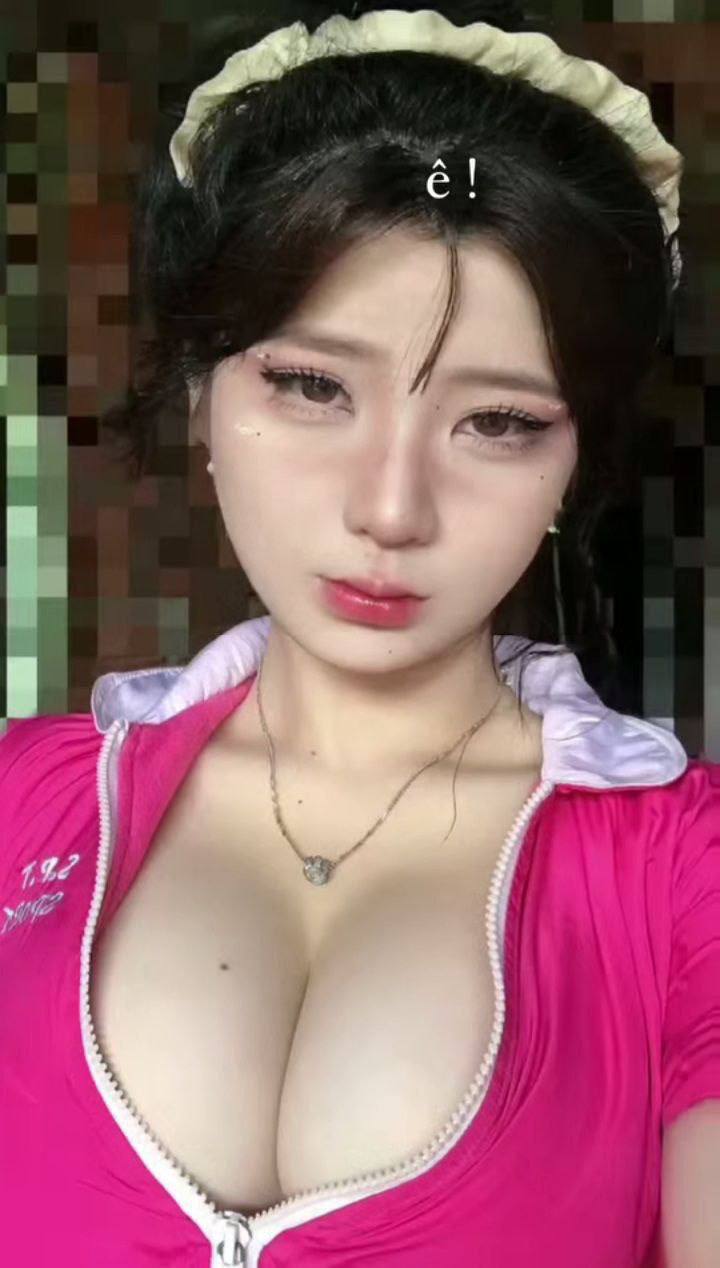 Điều đầu tiên bạn gái tôi làm khi cô ấy về nhà từ phòng tập là cởi quần và để tôi quan hệ với cô ấy!